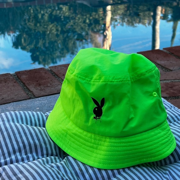 4 bucket hats $20 each just pls contact me so ik which one you are interested in - Picture 2 of 4